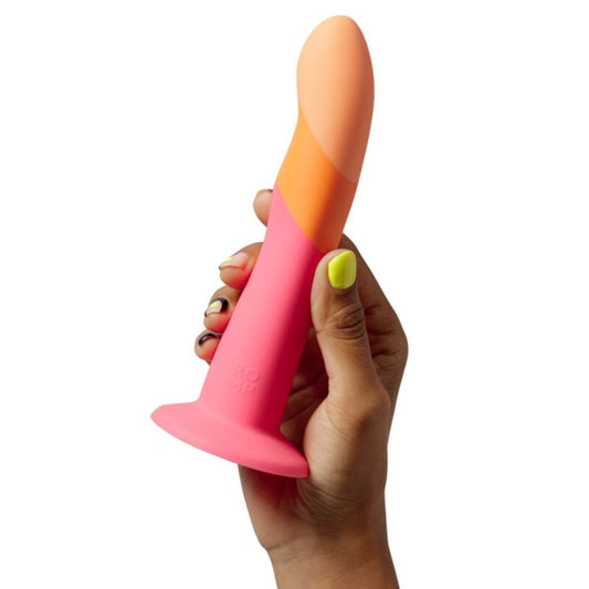 ROMP - DIZI SILIKONDIKDO MED SUGKOPP TREFÄRGAD 18 CM