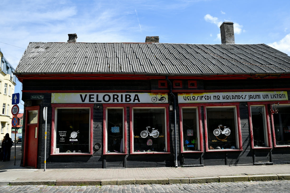 A storefront with the sign veloriba and bicycles in windows