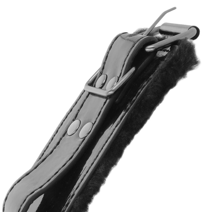 DARKNESS - BLACK ADJUSTABLE LEATHER HANDCUFFS WITH PADLOCK - Kink&Play