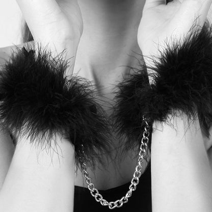 BIJOUX INDISCRETS - ZA ZA ZU HANDKLOVAR MED FJÄDRAR