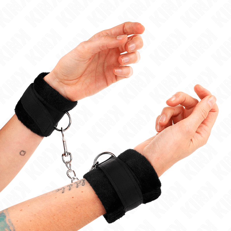 KINK - BEGINNER FUR HAND CUFFS BLACK 30 X 7 CM - Kink&Play