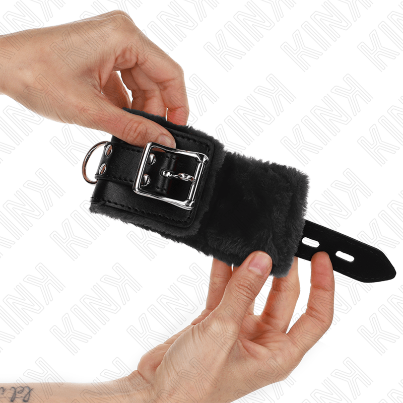 KINK - FUR LINED WRIST RESTRAINTS BLACK WITH BLACK BELT ADJUSTABLE 17 - 29 CM X 6 CM - Kink&Play