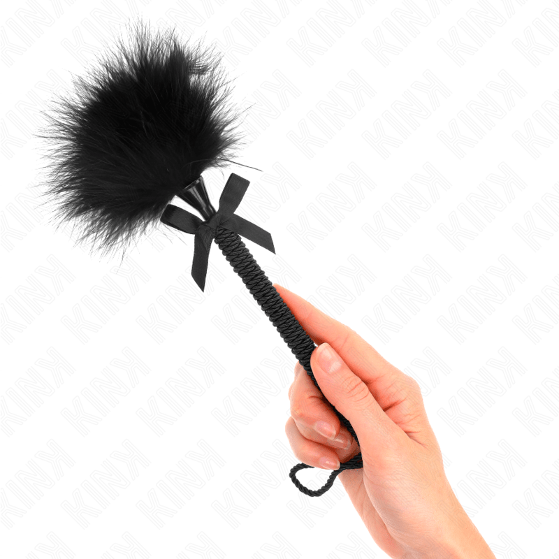 KINK - NYLON ROPE WAND WITH TICKLE FEATHERS AND BLACK BOW 25 CM - Kink&Play
