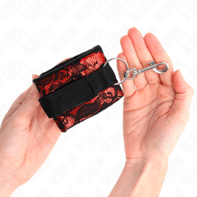KINK - SCANDAL WRIST RESTRAINTS RED - BLACK - Kink&Play