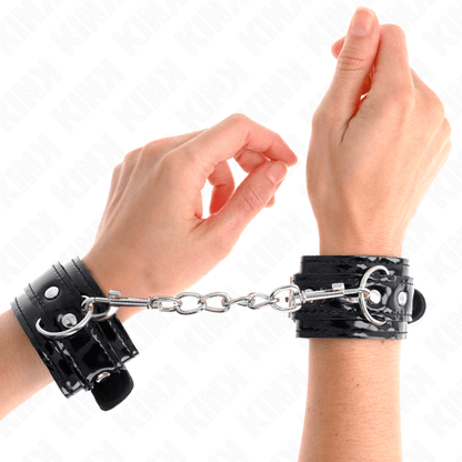 KINK - SHINY NEOPRENE WRIST CUFFS ADJUSTABLE 17 - 24 CM X 4.5 CM - Kink&Play