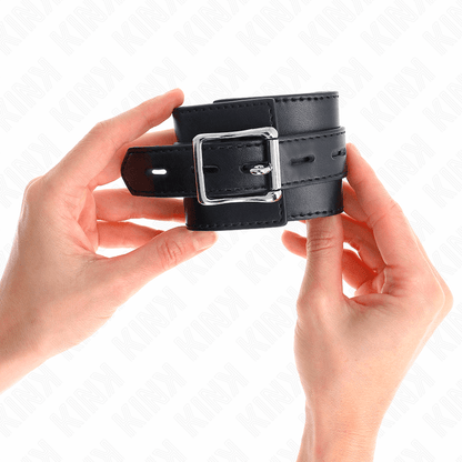 KINK - WRIST RESTRAINTS BLACK WITH BLACK BELT ADJUSTABLE 17 - 28 CM X 6 CM - Kink&Play