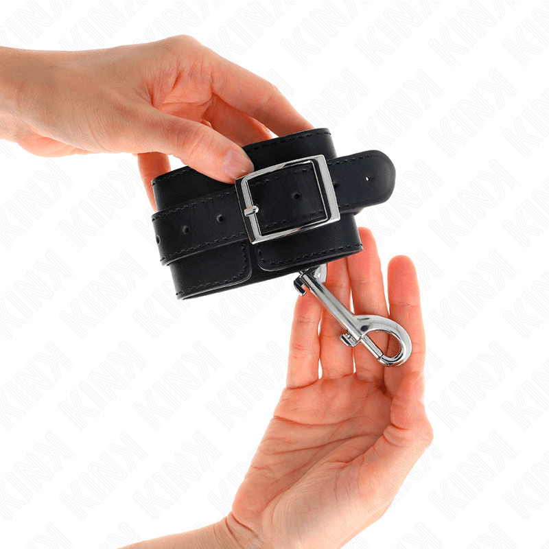 KINK - WRIST RESTRAINTS - SINGLE RIVET ROW BLACK ADJUSTABLE 17 - 28 CM X 5 CM - Kink&Play